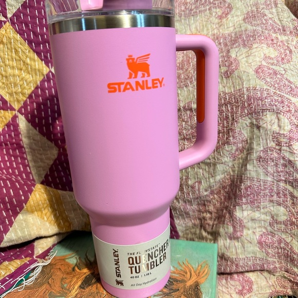 Stanley x Target exclusive summer plaid and periwinkle 40 oz adventure quencher! - Picture 3 of 12